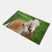 Haflinger Pferd Niedlich Fohlen Kiss Mum Foto _ Wi Fußmatte (Schrägansicht)