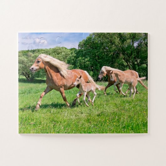 Haflinger Pferde mit Niedlichen Foals Run Funny Fo Puzzle (Horizontal)