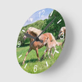 Haflinger Pferde mit Niedlichen Foals Run - Wählpl Runde Wanduhr (Winkel)