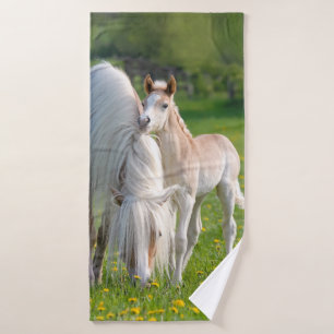 Haflinger Pferde Niedliche Babyfohlen mit Mama Fot Badhandtuch Set