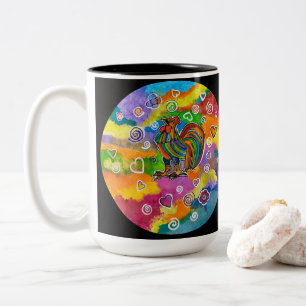 Hahn in verliebter Kaffeetasse