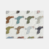 Hähnchenbauernhof mit farbigen Mustern Fleecedecke (Vorderseite (Horizontal))