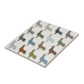 Hähnchenbauernhof mit farbigen Mustern Fliese (Seite)