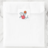 Hai beim Sport mit Basketball Quadratischer Aufkleber (Tasche)