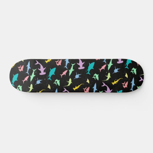 Hai farbenfroher Schatten auf der Dunklen Galaxie Skateboard (Horizontal)