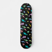 Hai farbenfroher Schatten auf der Dunklen Galaxie Skateboard (Vorne)