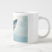 Hai in der Nähe des Bootes Jumbo-Tasse (Rechts)