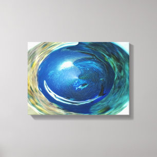 Hai in einer Art Whirlpool Leinwanddruck
