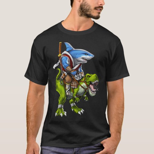 Hai-Samurai auf T-Rex-Dinosaurier reitend T-Shirt (Vorderseite)