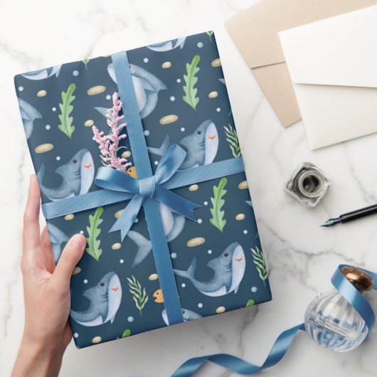 Hai unter der Meeresflotte Blaues Geschenkpapier (Schenken)