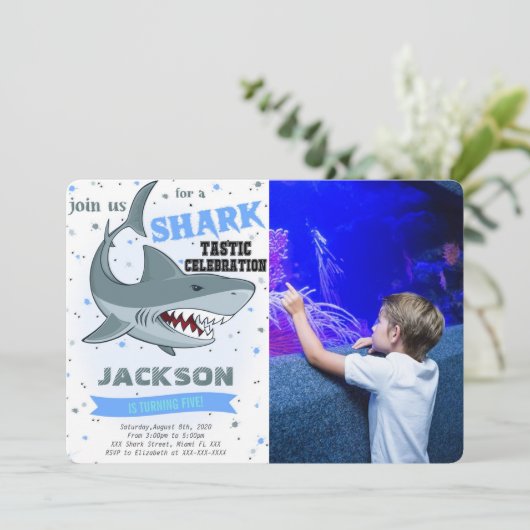 Hai zum Geburtstag Foto Einladung (Stehend Vorderseite)