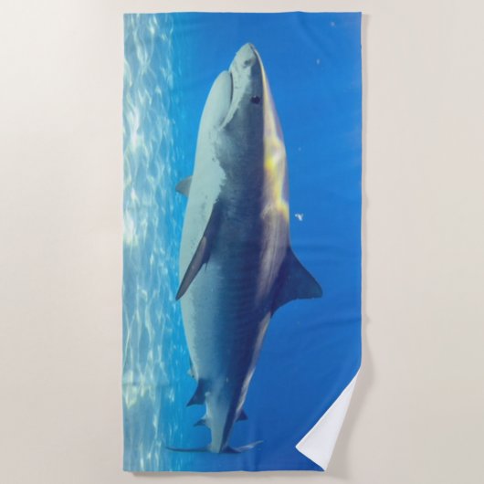 Haie Schwimmen Blauer Ozean Wasser Strandtuch (Vorderseite)