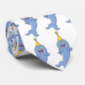 Haifisch, der einen Party-Hut trägt Krawatte (Gerollt)