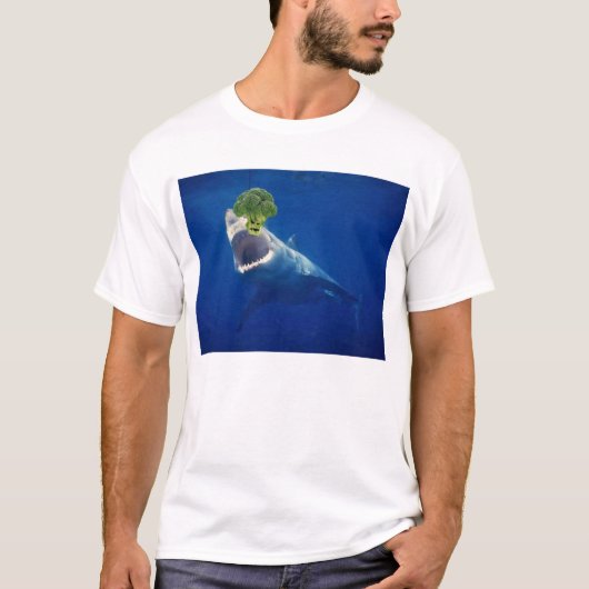 Haifisch gegen Eviloccoli T-Shirt (Vorderseite)