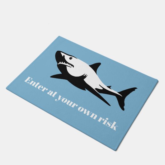 Haifisch - kommen Sie auf eigene Gefahr herein Fußmatte (Schrägansicht)