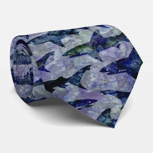 Haifisch-Muster in Lila und in Blauem Krawatte (Gerollt)