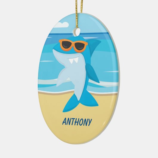 Haifisch Stehend am Strand Ornament (Links)