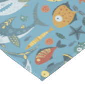 Haifisch Trendy unter dem Meeresthema Grüner Hinte Tischdecke (Schrägansicht)