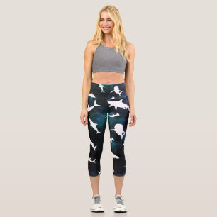 Haifisch-weißer Schatten auf der Dunklen Galaxie Capri Leggings