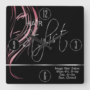 Hair Styist in a Girly Pink Hair Color Quadratische Wanduhr