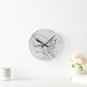 Hair Stylist Gold Marble Scissors Personalized Rou Runde Wanduhr (Zuhause)