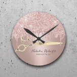 Hair Stylist Rose Gold Glitzer Tropfen Moderner Sa Runde Wanduhr<br><div class="desc">Hair Stylist Rose Gold Imitate Glitzer Tropfen Moderne Beauty Salon Uhren.</div>