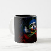 Haitianische Piraten-Flagge Zweifarbige Tasse (Vorderseite Links)