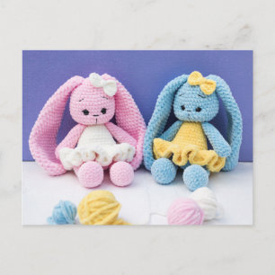 Häkchen-Hasenfreunde – Sammelbare Kunst Postkarte