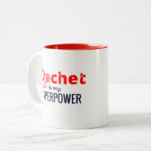 Häkelarbeit ist meine Supermacht im Rot Zweifarbige Tasse (Vorderseite Links)