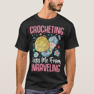 Häkeln hält mich davon ab, mein Stricken aufzutren T-Shirt