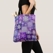 Häkelnde Schneeflocken Lila Digital Patchwork Tasche (Von Nahem)