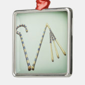 Haken und Dreschflegel, vom Grab von Tutankhamun Ornament Aus Metall (Links)