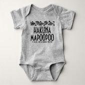 Hakuna Mapoopoo Baby Onsie Strampler (Vorderseite)