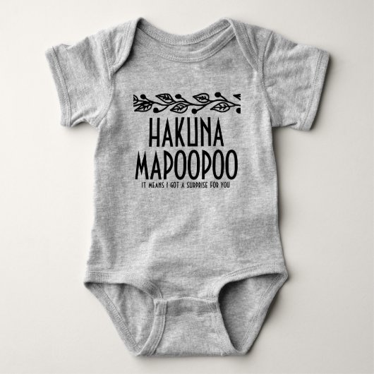 Hakuna Mapoopoo Baby Onsie Strampler (Vorderseite)