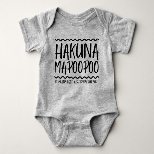 HAKUNA MAPOOPOO FUNNY BABY STRAMPLER (Vorderseite)