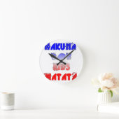 Hakuna Matata Baby & Kids: Französisches Farbdesig Runde Wanduhr (Zuhause)