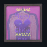 Hakuna Matata Merry Christmas Liebe Design.jpg Schmuckkiste<br><div class="desc">Hakuna Matata Frohe Weihnachts-Liebe Design. Schönes lila Farbdesign mit einem wunderschönen blauen Herz und einem Hauch von Glitzer im Hintergrund. Eine der besonderen neuesten Hakuna Matata Design diese wunderbare Weihnachtszeit und die phantastische wunderbare Saison. Teilen Sie die Liebe der Weihnachtszeit mit dieser personalisierten Hakuna Matata Original-Kunst für Ihre Ferienzeit. Es...</div>