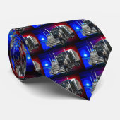 HALB BELEUCHTET SATTELZUG MIT POLIZEI HINTERGRUND KRAWATTE (Gerollt)