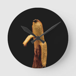 Halb geschälte Banane Stillleben Runde Wanduhr