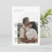 Halb gewölbtes Foto mit großem Datum Save The Date (Stehend Vorderseite)