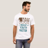 Halb Kaffee halb Jugendpastor T-Shirt (Vorne ganz)