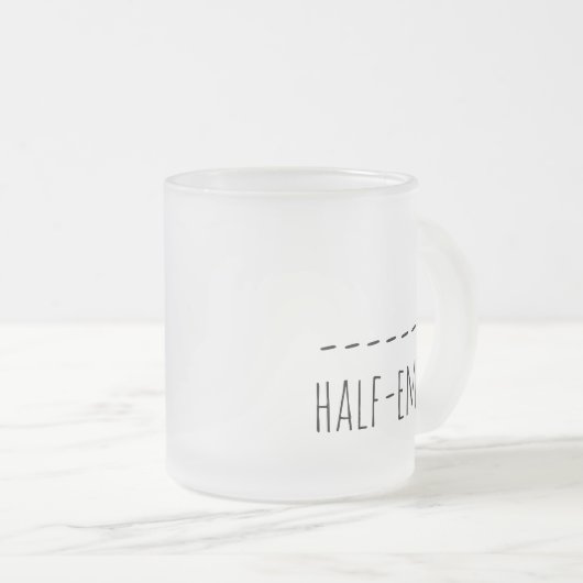 Halb leer oder halb voll mattglastasse (VorderseiteRechts)