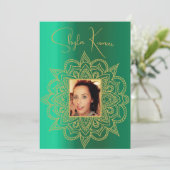 Halb-Saree-Zeremonie Hindu Indian Green Gold Einladung (Stehend Vorderseite)