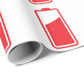 Halb volle rote Batterie Geschenkpapier (Rolleneckpunkt)