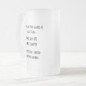 halb volles halb leeres des mattierten Zitats der Mattglas Bierglas (Vorderseite Links)