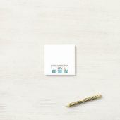 Halb volles lustiges Glasmeme Post-it Klebezettel (Auf Schreibtisch)