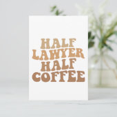 Halbanwältin Halb Coffee Anwalt Spaß Geschenk Dankeskarte (Stehend Vorderseite)