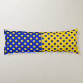 Halbblauer Polka Dots Design Seitenschläferkissen (Rückseite)