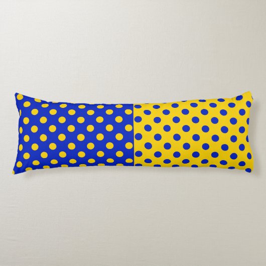 Halbblauer Polka Dots Design Seitenschläferkissen (Vorderseite)