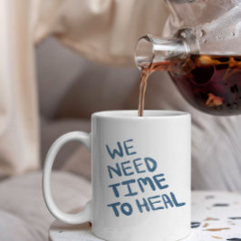Halbdunkelblaue Heilungsmeldung mit Buchstabenschr Jumbo-Tasse